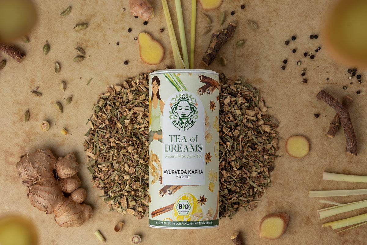 Ayurveda Kapha Yoga Tee von Tea of Dreams
